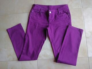 Pantalones vaqueros morados de segunda mano por 3 EUR en Guadalajara en  WALLAPOP