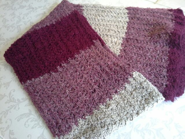 Pack de 2 bufandas y 1 pañuelo.