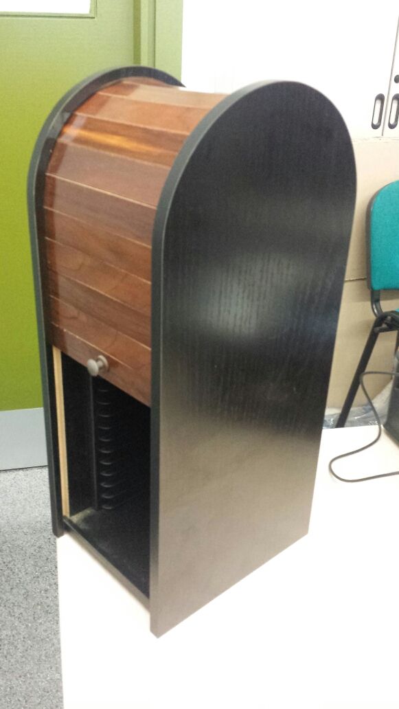 Torre para cd o dvd madera de segunda mano por 5 € en Barcelona en WALLAPOP