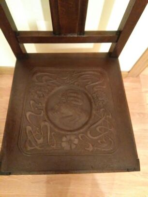 6sillas de madera repujada