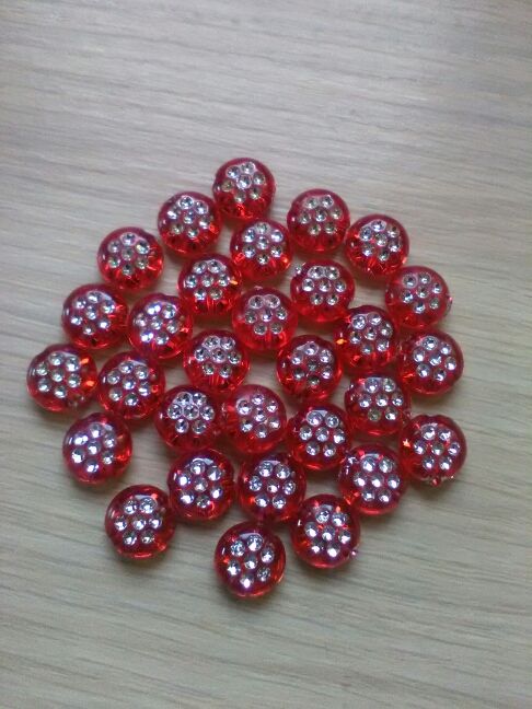 conector bola roja con piedras