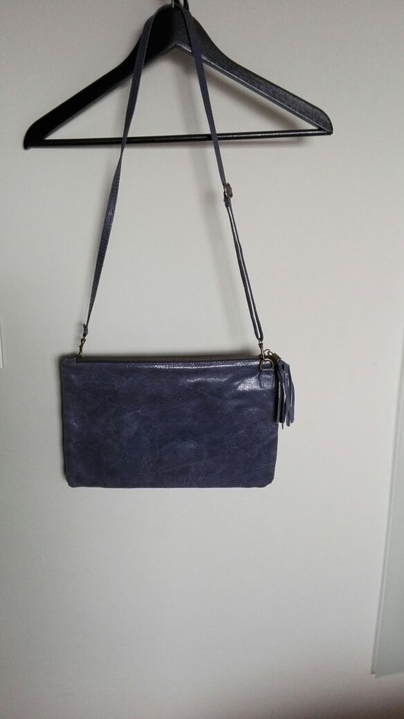 Bolso azul de piel