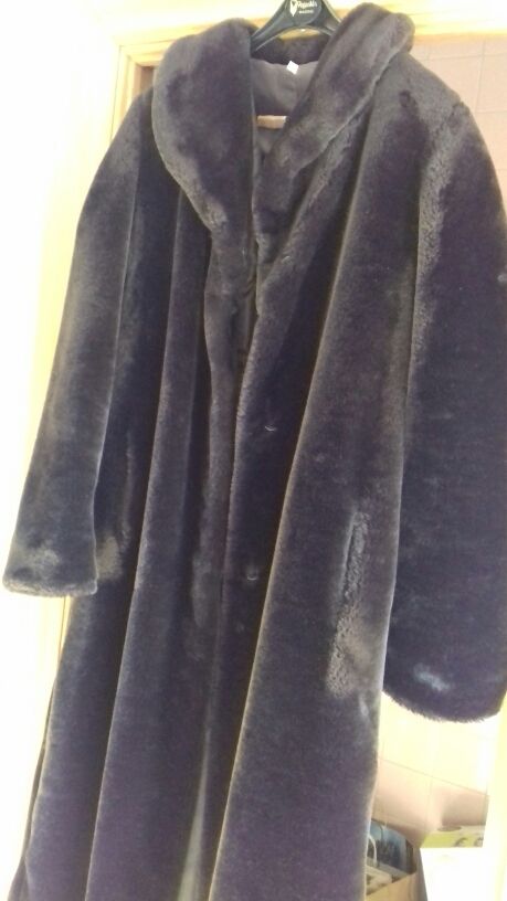 Abrigo mujer. EN TEATINOS