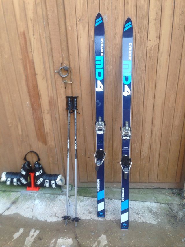 Equipamento de esqui, pranchas dinâmicas, encadernações de olhar,