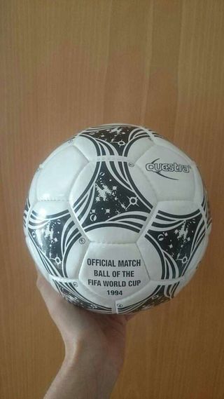 Balón Adidas Questra 1994 Mundial USA de segunda mano por 159 EUR en  Castellón de la Plana en WALLAPOP