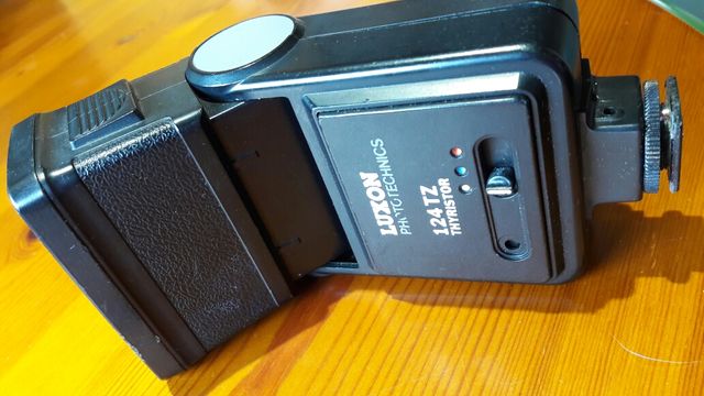Flash cámara analógica modelo Luxon 124 TZ