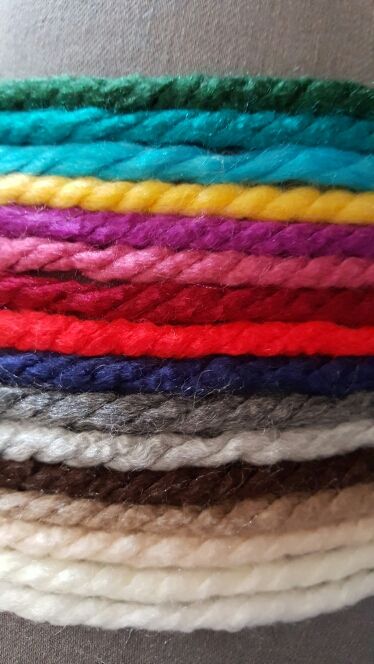 Lacitos de lana de colores