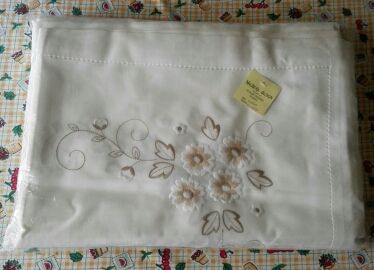 Manteleria para 12 comensales bordada
