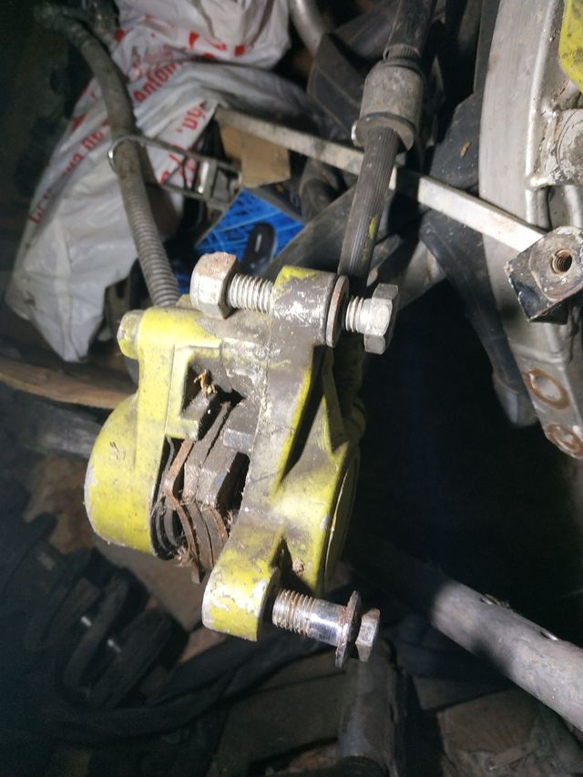 Pinzas delanteras de freno Yamaha FZR600