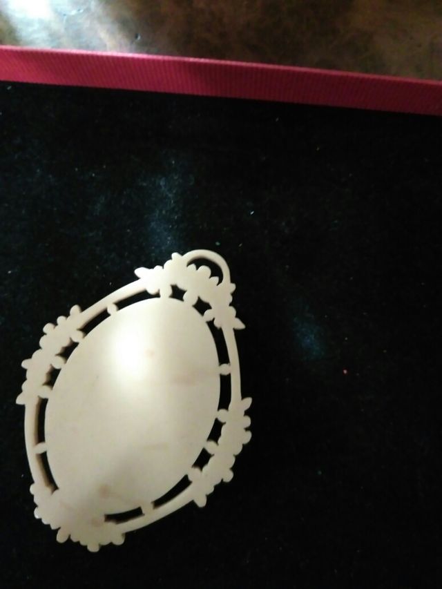 ciondolo antico, bachelite