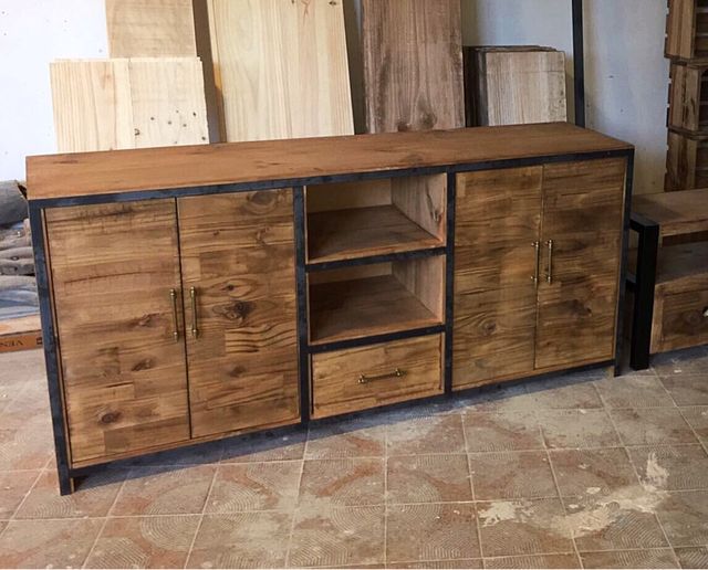 Mueble aparador de segunda mano por 390 € en Barcelona en WALLAPOP