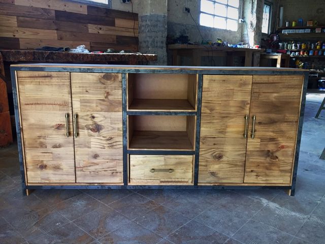 Mueble aparador de segunda mano por 390 € en Barcelona en WALLAPOP