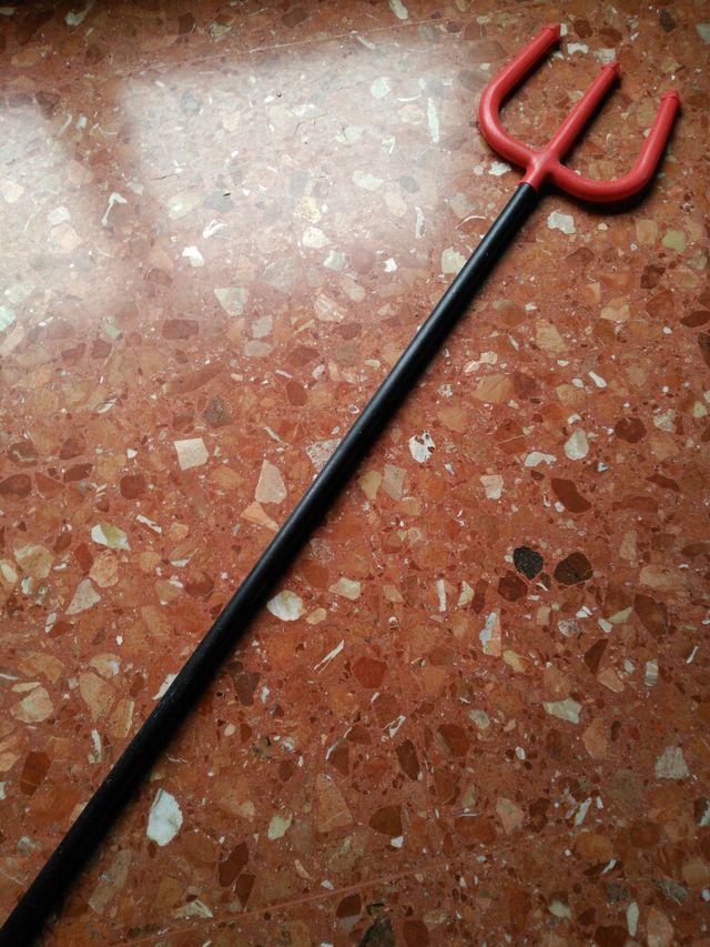 Tridente plástico con mango