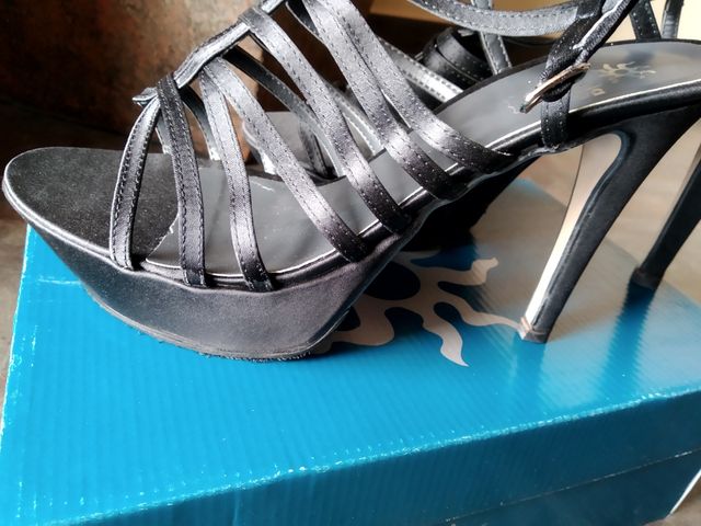 SANDALIAS VANITAS, DANIELA VEGA NUEVAS .NUM 40