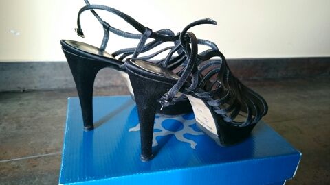 SANDALIAS VANITAS, DANIELA VEGA NUEVAS .NUM 40