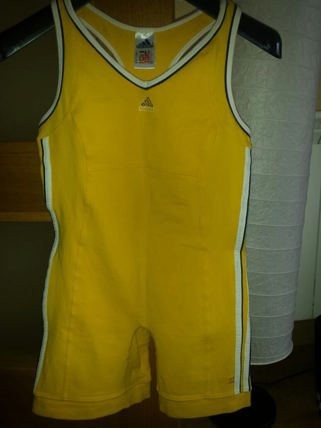 Mono ADIDAS retro años 90