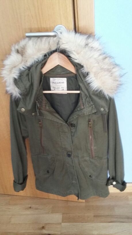 Parka sin usar con capucha y pelo desmontable