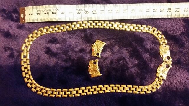 Collar y pendientes en chapado oro