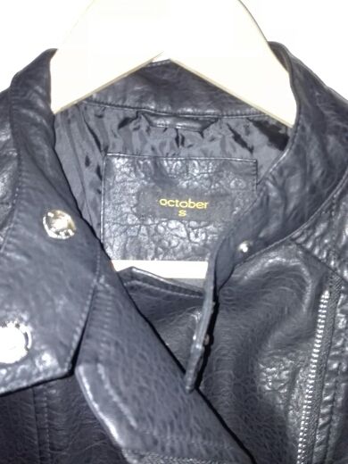 chaqueta imitación cuero. Talla S. Marca October.