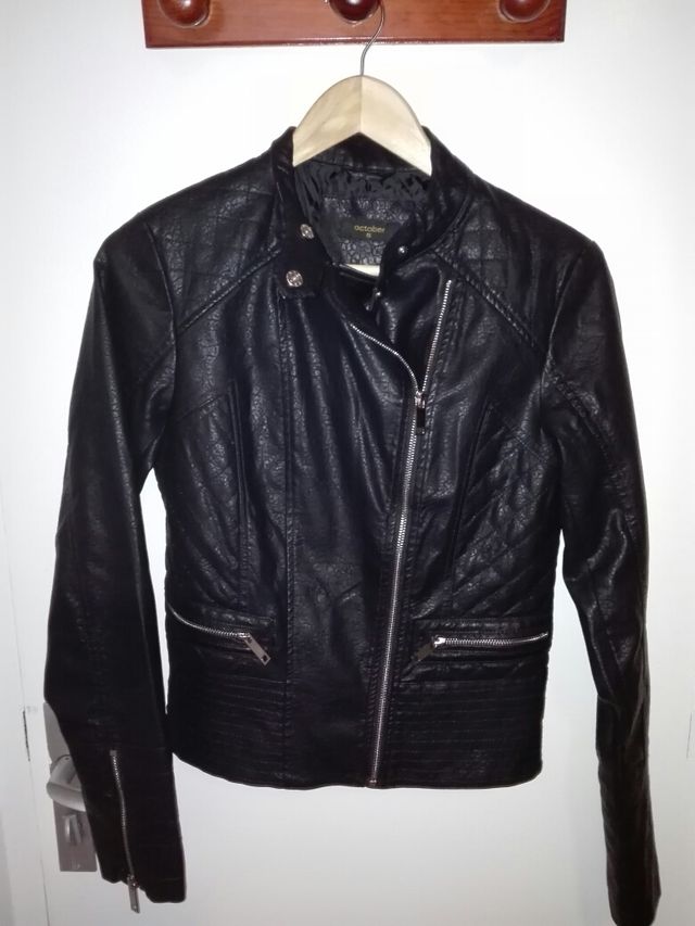 chaqueta imitación cuero. Talla S. Marca October.