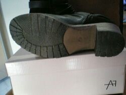 Botas de color negro