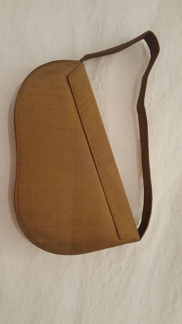 Cartera fiesta color dorado