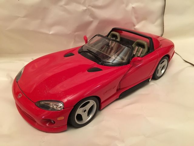 Coche escala 1/18 Dodge Viper