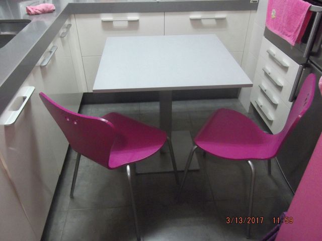 Conjunto de mesa y sillas para cocina