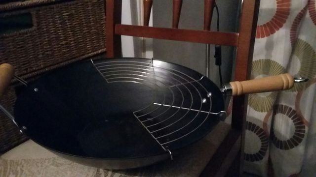 Wok  de cocinar con rejilla
