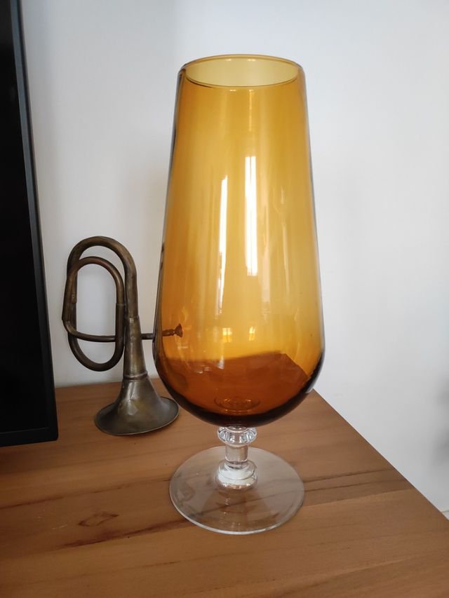 Copón de cristal ámbar