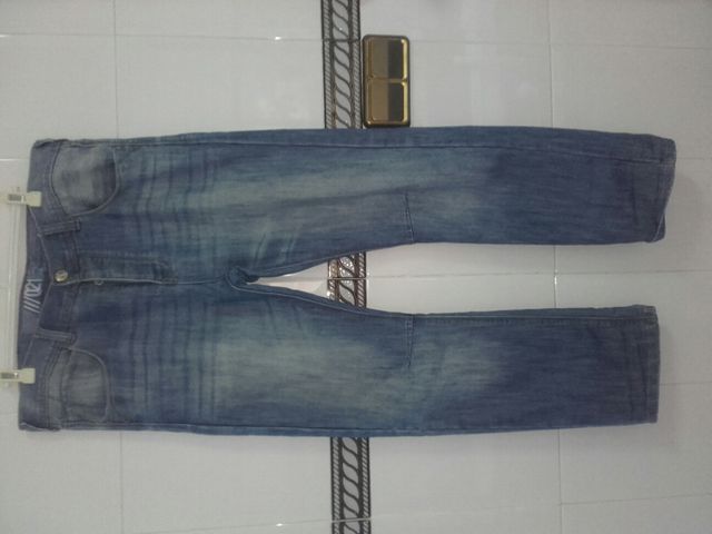Pantalon vaquero. Talla 42.