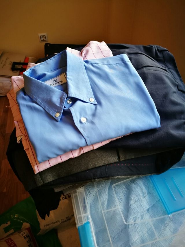 Pantalones y camisas de caballero