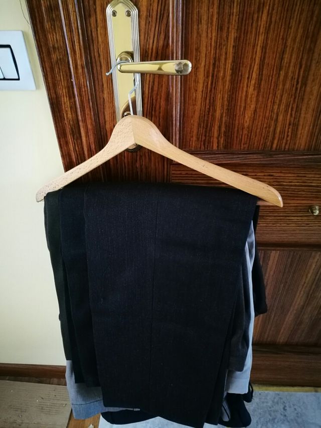 Pantalones y camisas de caballero