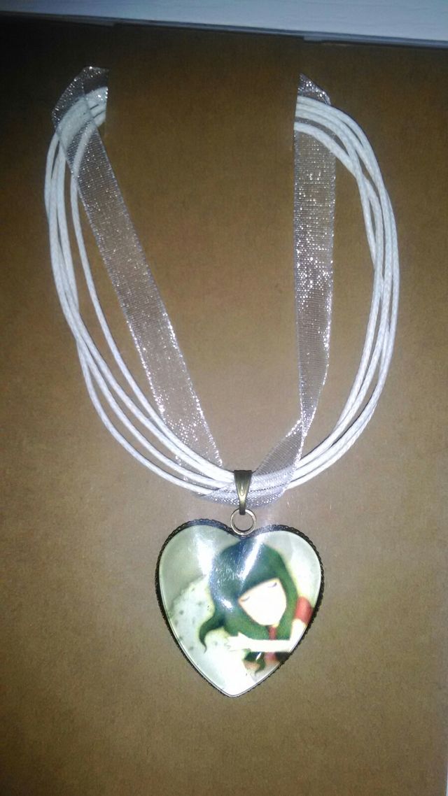 Colgantes Gorjuss con cordón.