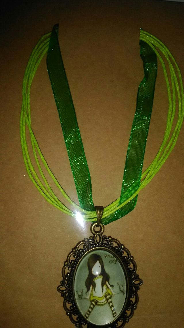 Colgantes Gorjuss con cordón.