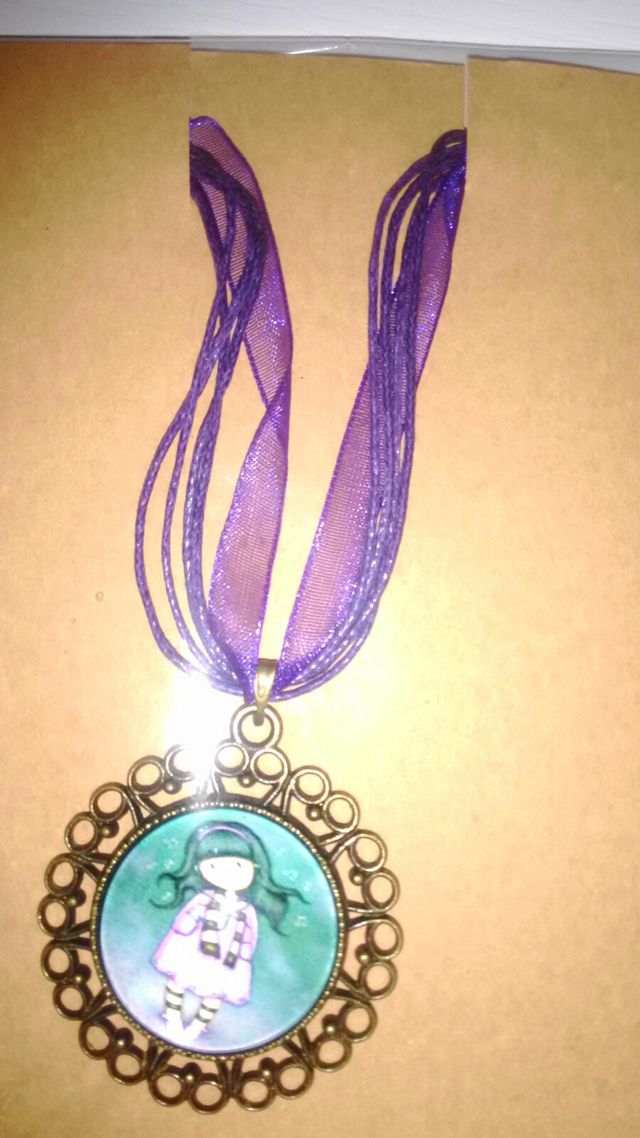 Colgantes Gorjuss con cordón.