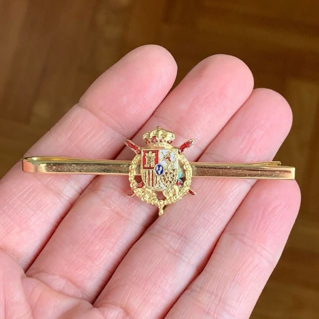 Pasador corbata escudo Casa Real
