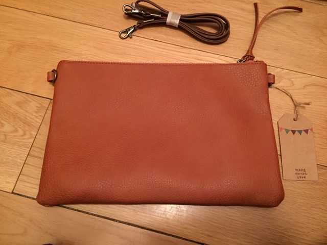 Bolso nuevo de mano o bandolera piel