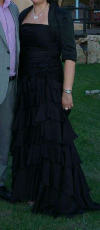 Vestido de fiesta de seda negro