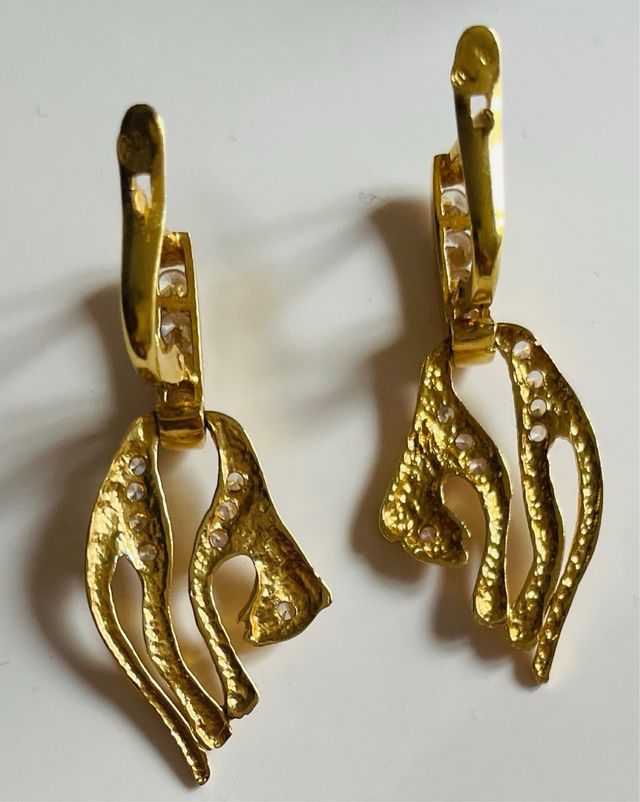 Pendientes estilo cartier.