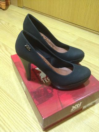 Zapatos fiesta XTI. de segunda mano por 15 EUR en Palencia en WALLAPOP