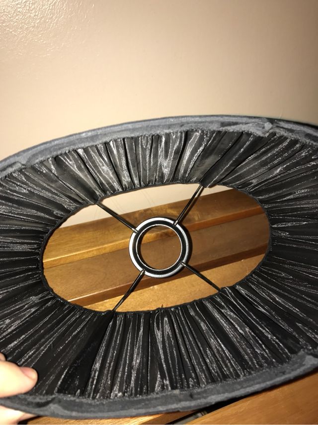 Lámpara ovalada pantalla plisada por cierre tienda