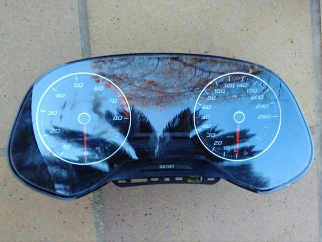 cuadro cuentakilometros seat leon 3 fis color