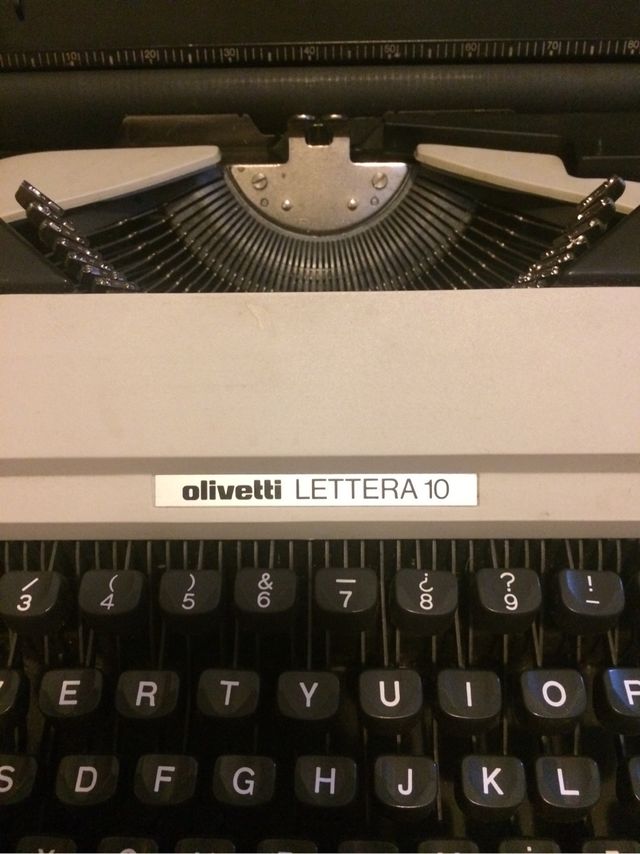 URGE MUDANZA Maquina olivetti Lettera 10