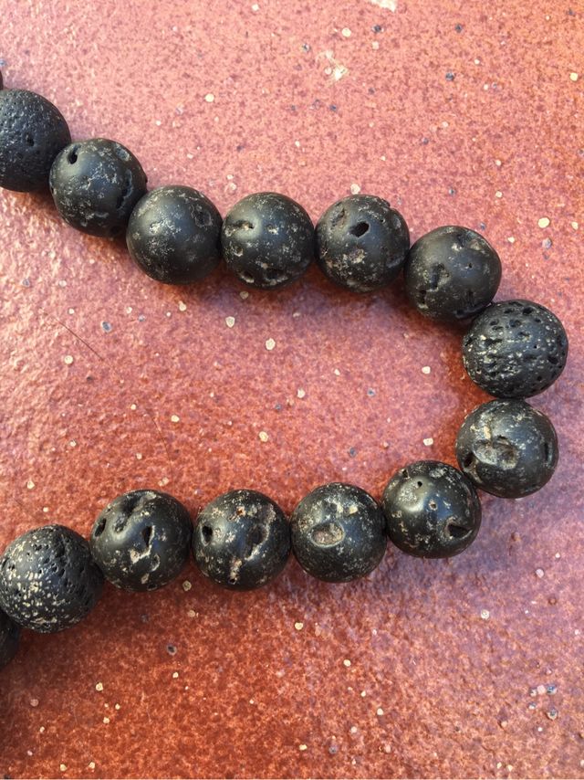 Collar de piedras de lava naturales y plata