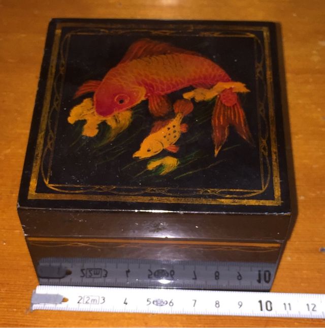 Cajita de madera lacada