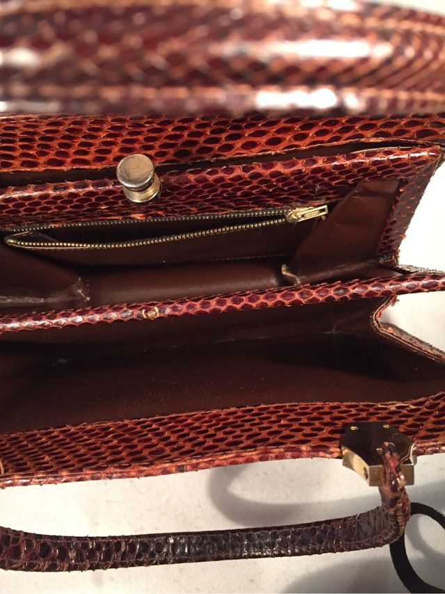 Bolso de mano. Serpiente.