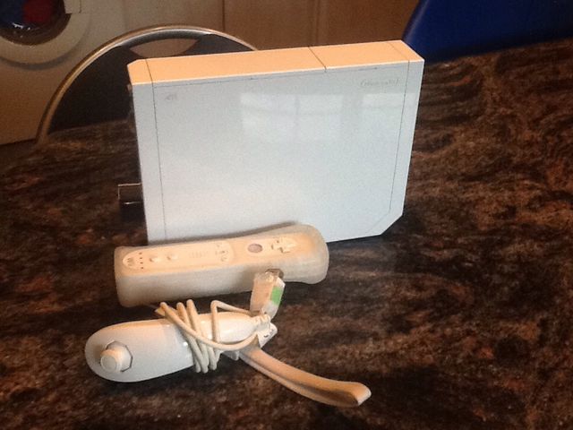 Consola wii con mandos lunchacus y manta de juego