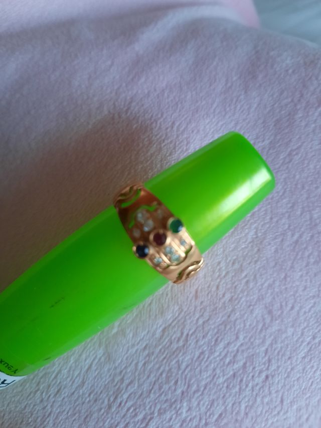 Anillo de oro. nuevo. Oro de 18 kilates