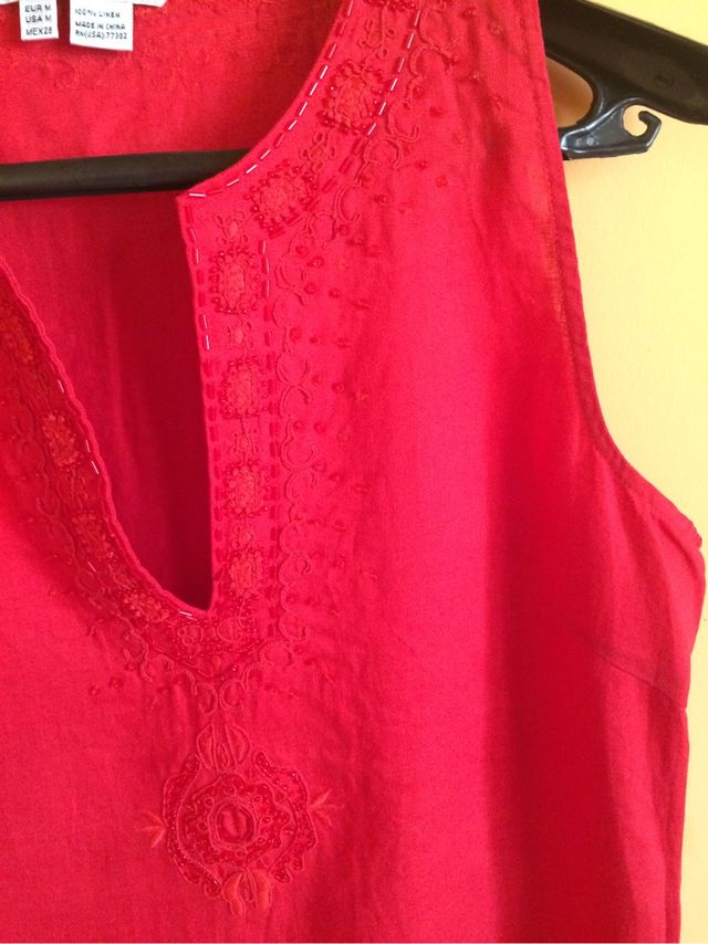 Blusa de lino con abalorios